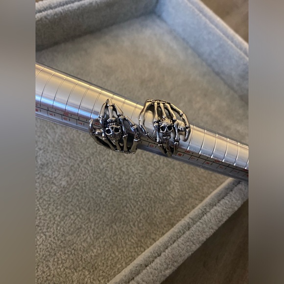 Skeleton Hand Adjustable Wrap Ring - Picture 7 of 7